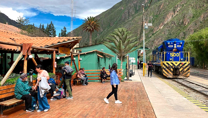 Machu Picchu by Vistadome Train Tour