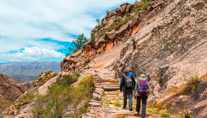 Sacred Valley + Short Inka Trail + Rainbow Mountain 4 Days / 3 Nights